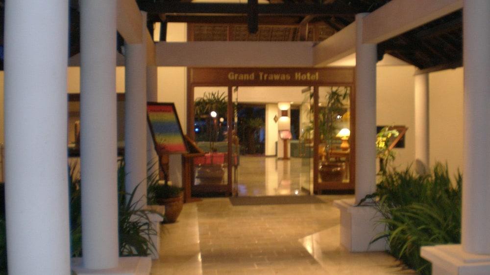 Grand Whiz Hotel Trawas Mojokerto Exterior photo